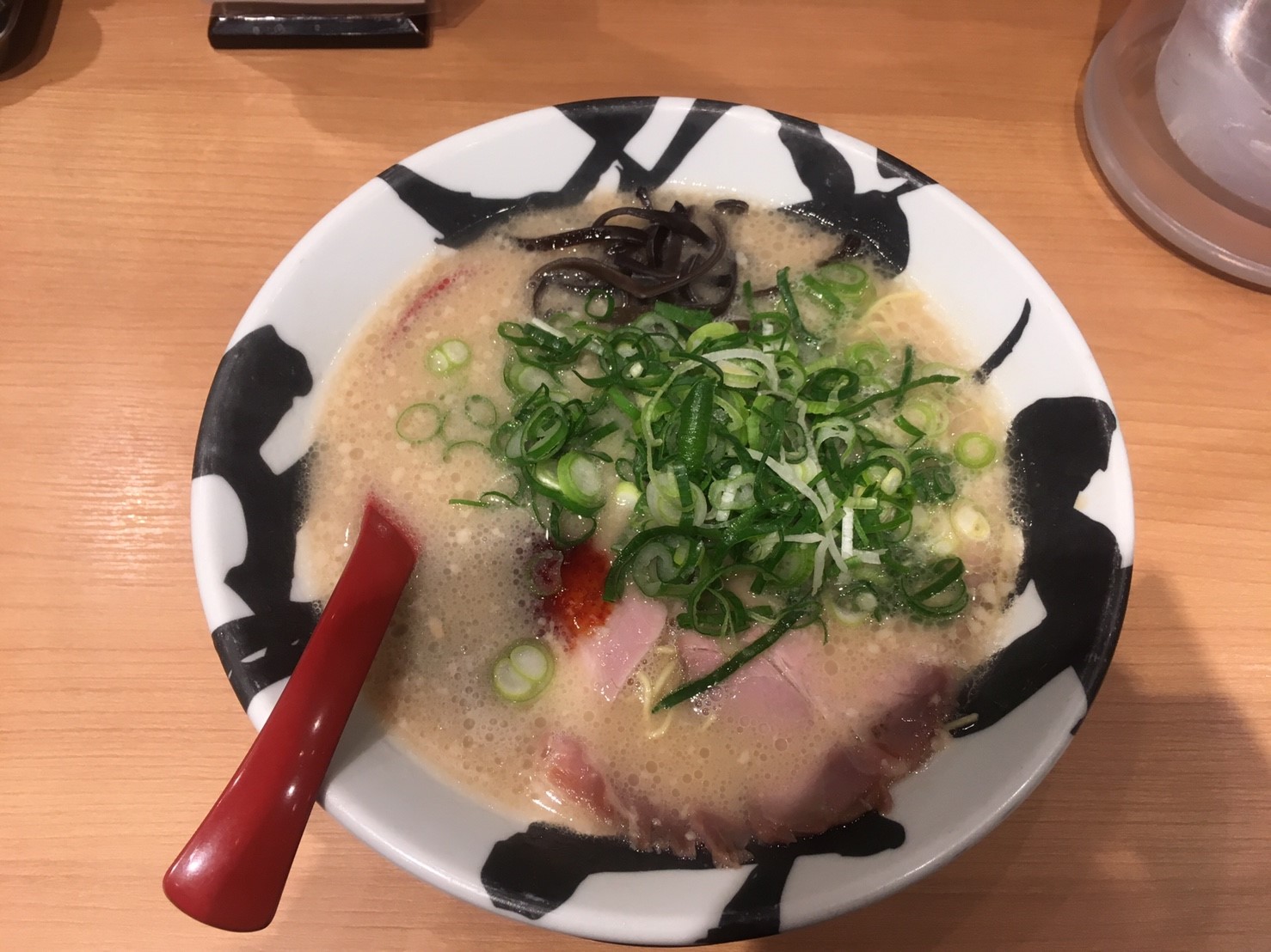 賀正軒 がしょうけん アレンジされた豚骨ラーメンが食べられるお店 三宮駅からすぐそこ こべログ